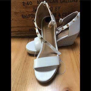 NWOB Esprit Romy White Faux Leather Sandals
